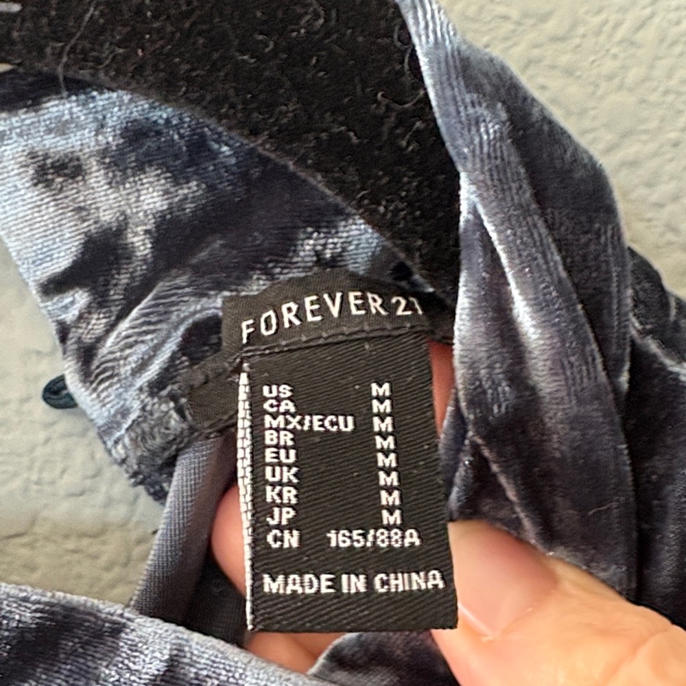 Forever 21 blue, crushed velvet sleeveless pantsuit - Picture 4 of 5